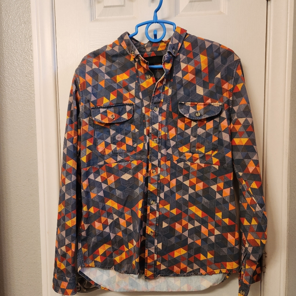 Black scale shirt size L
